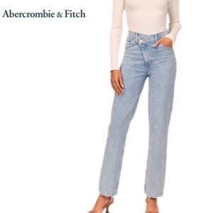 Abercrombie & Fitch Ultra High Rise 90s Straight Jean Curve Love